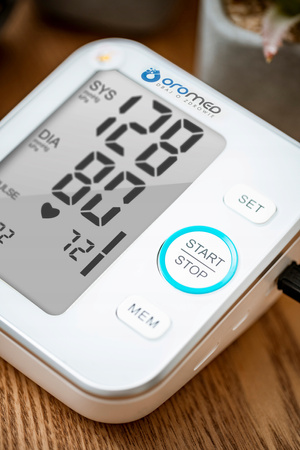 Ciśnieniomierz elektroniczny naramienny USB Oromed ORO-N6 BASIC  + zasilacz