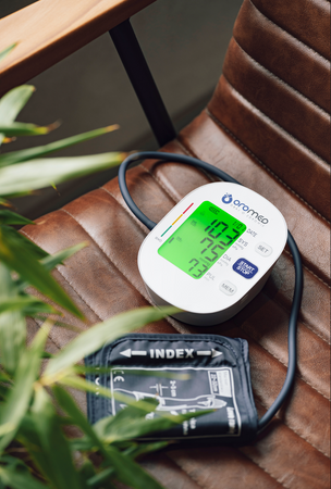Ciśnieniomierz elektroniczny naramienny podświetlany USB Oromed ORO-BP2